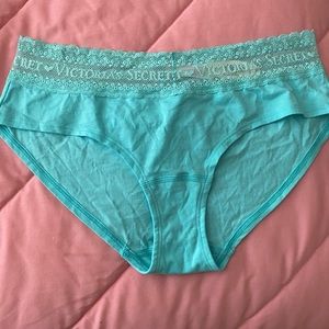 NWT VS Low-Rise Hiphugger Panty